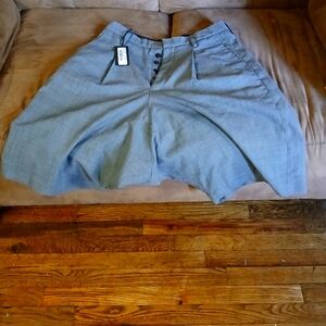 Chic Women's Gray Button-Front Shorts